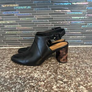 Vionic Roseville Black Leather Leopard heels . Size 8. Color black